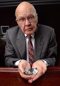 Jack Kilby (1923 - 2005)